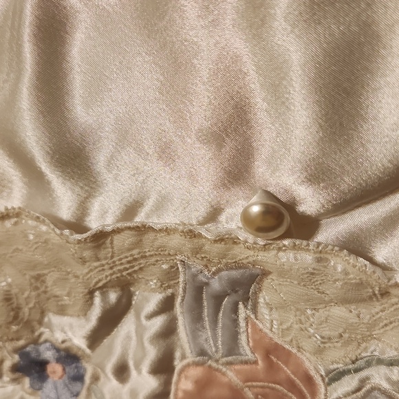 Natori ivory robe - Picture 6 of 14